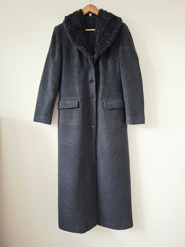 Full length wool coat made - length,